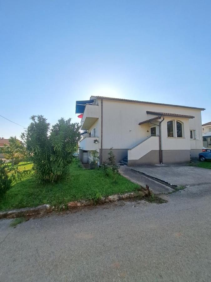 Апартаменты Casa Antonio With Swimming Pool Новиград Экстерьер фото