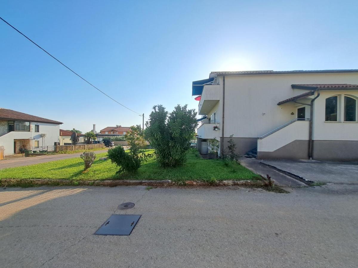 Апартаменты Casa Antonio With Swimming Pool Новиград Экстерьер фото