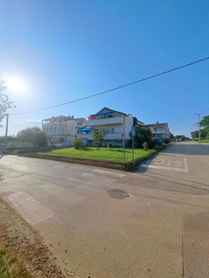Апартаменты Casa Antonio With Swimming Pool Новиград Экстерьер фото
