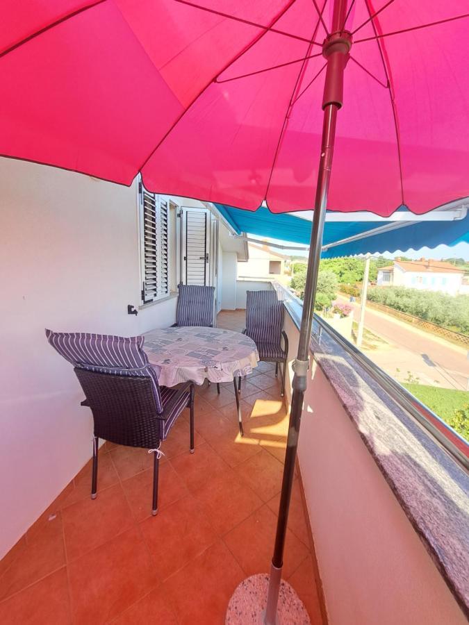 Апартаменты Casa Antonio With Swimming Pool Новиград Экстерьер фото