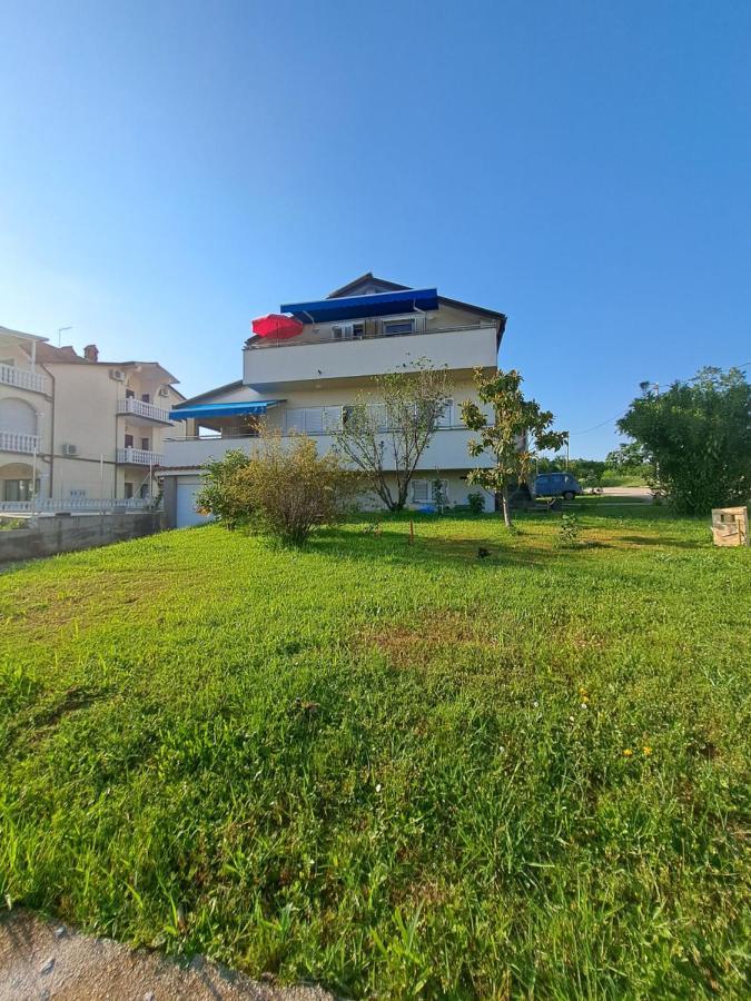 Апартаменты Casa Antonio With Swimming Pool Новиград Экстерьер фото